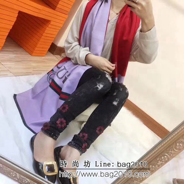 GUCCI古馳 互扣雙G圖案簡約時尚銀色旭日紋羊毛羊絨圍巾 LLWJ6494